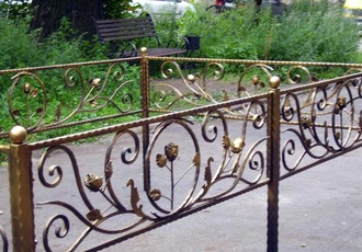 Ритуальная ограда с кованой розой -Арт 022
