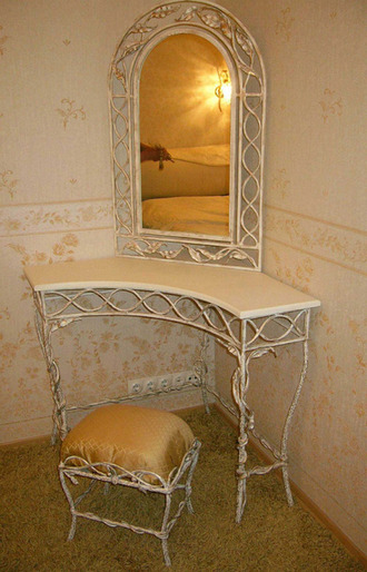 Кованый туалетный столик с зеркалом - Арт 01