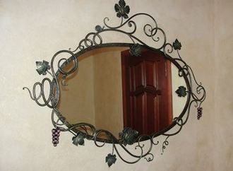Кованое овальное  зеркало с виноградной лозой -Арт 018
